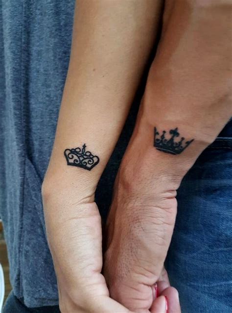 54 tatuajes de coronas con significado para mujeres, hombres y。